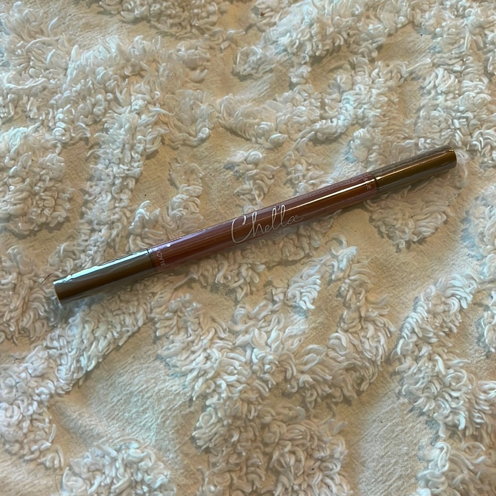 Liquid eyeliner